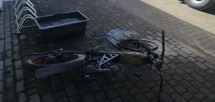 Elbląg: Przy ul. Grażyny palił się rower elektryczny