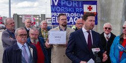 10 tys. elbl��an podpisa�o si� za przej�ciem i "IV portem morskim RP"