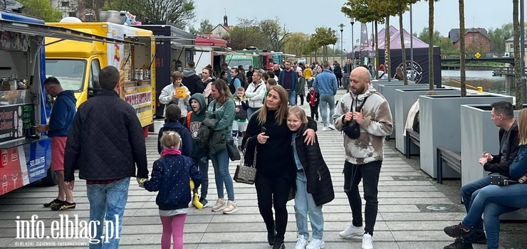 Trwa Food Truck Festiwal. „Poprzednio elblążanie wyjedli nas do ostatniego okruszka”
