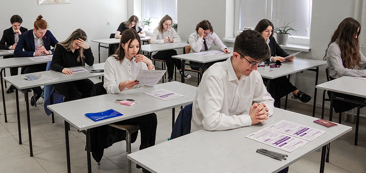 Rozpoczął się maturalny maraton. Wszystkim maturzystom życzymy połamania piór!