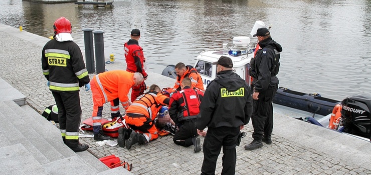 W rzece Elbląg znaleziono zwłoki mężczyzny