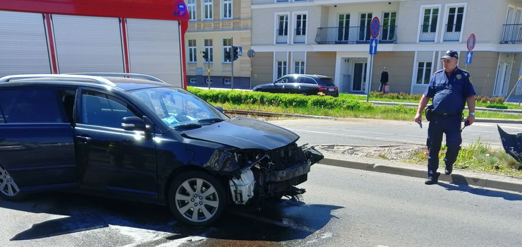 Kolizja dwch samochodw na Pocztowej. "Jedna z kierujcych to kobieta w ciy"