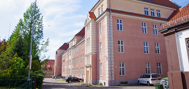 Na ul. Saperów 14F przeprowadzi się biblioteka i ośrodek doskonalenia nauczycieli. Kiedy ruszy remont budynku?