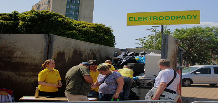 Festyn ekologiczny ZUO. Elblążanie wymieniali odpady na rośliny (zobacz zdjęcia)