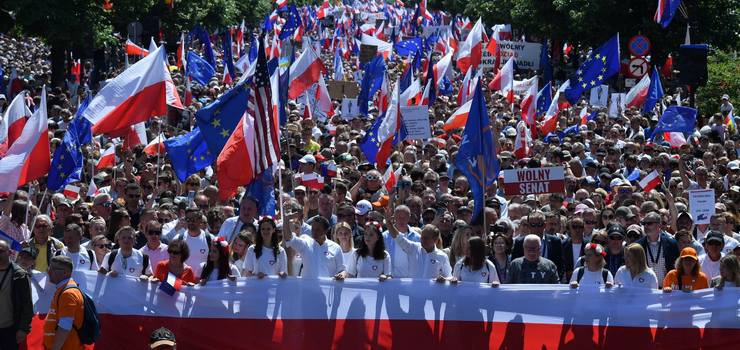 Elblążanie na demonstracji w Warszawie. "To marsz wszystkich Polaków, którym na sercu leży los Polski"