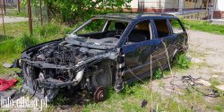 Wrak od dw�ch lat "parkowa�" na podw�rku przy ul. Traugutta. Po naszej interwencji zosta� usuni�ty