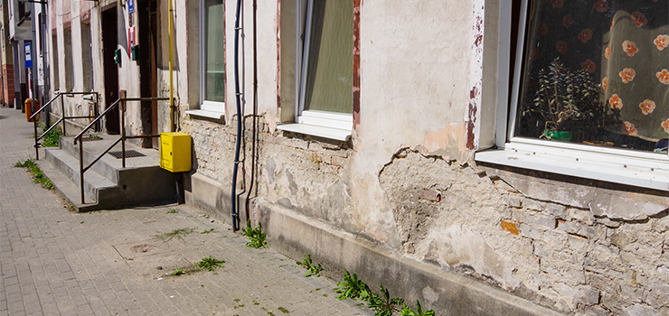 Zaniedbane ulice Elblga: Traugutta (Nowy cykl info.elblag.pl - odc. 2)
