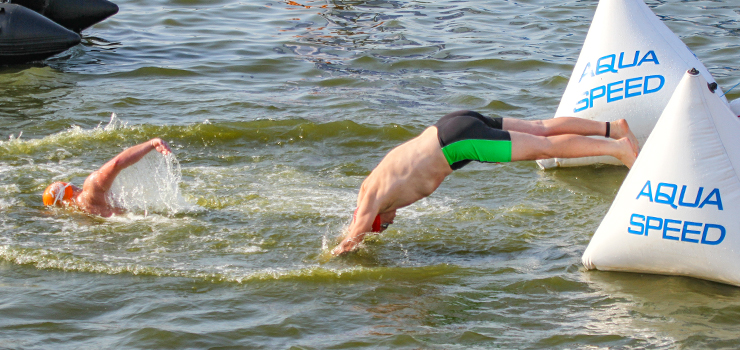 Pływacy ścigali się w rzece Elbląg - zobacz zdjęcia