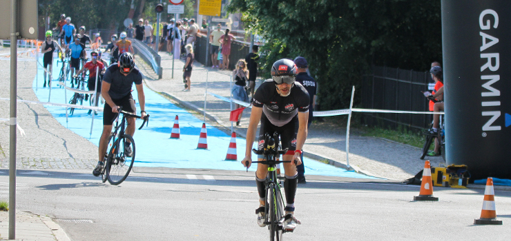 Triathlonowe emocje w Elblągu. Rywalizowało blisko pół tysiąca zawodników (zdjęcia)