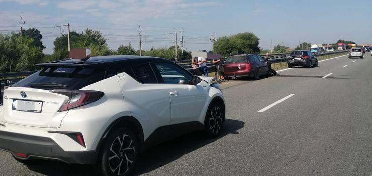 Zderzenie trzech samochodów osobowych na S7. Utrudnienia w ruchu