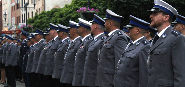 Wyróżniono 88 funkcjonariuszy i pracowników KMP w Elblągu – zobacz zdjęcia