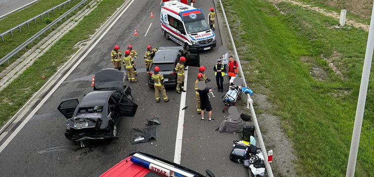 Wypadek na S7 w Kazimierzowie. Poszkodowanych 7 osb. Droga w kierunku Gdaska zablokowana