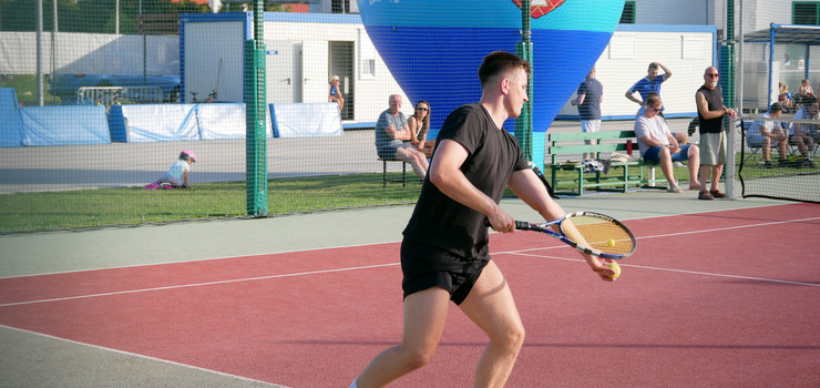 Turniej tenisa na Kalbarze