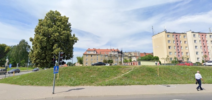 Elbląg: Nieruchomość przy "batmanie" idzie pod młotek. W tym miejscu powstaną garaże?