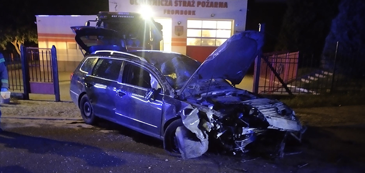Nocne zdarzenie drogowe. "Stracił panowanie nad pojazdem, uderzył w znaki drogowe"