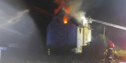 Tragiczny po�ar domu w Jeg�owniku, 9 os�b w szpitalu. "Jako spo�eczno�� jeste�my teraz wezwani do pomocy"