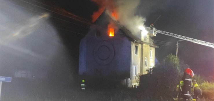 Tragiczny pożar domu w Jegłowniku, 9 osób w szpitalu. "Jako społeczność jesteśmy teraz wezwani do pomocy"