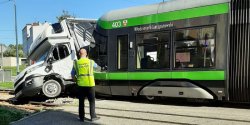 Elblg: Zderzenie auta dostawczego z tramwajem. Ulica Browarna tymczasowo zablokowana!