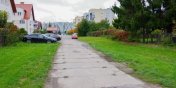  „Ulica nie posiada chodnika, a ruch pieszy odbywa si wraz z samochodowym”