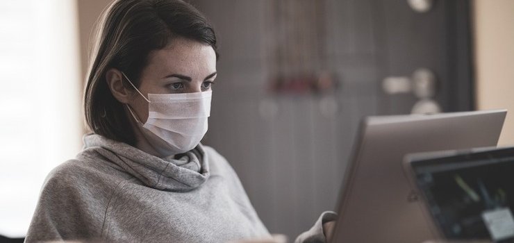 Co drugi Polak chodzi do pracy z infekcją i gorączką