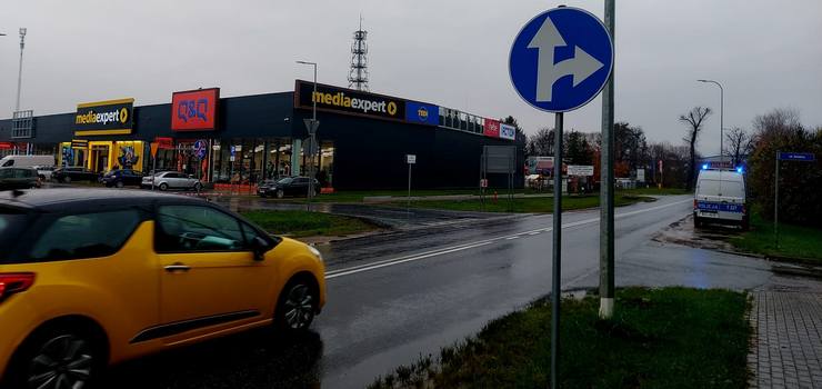 Policja apeluje: Przy nowym centrum handlowym nie skręcamy w lewo
