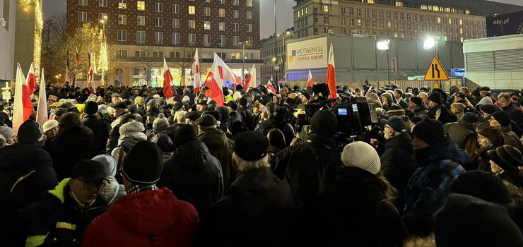 Dwa lata temu TVN walczył o wolne media. Teraz walkę podjęła TVP