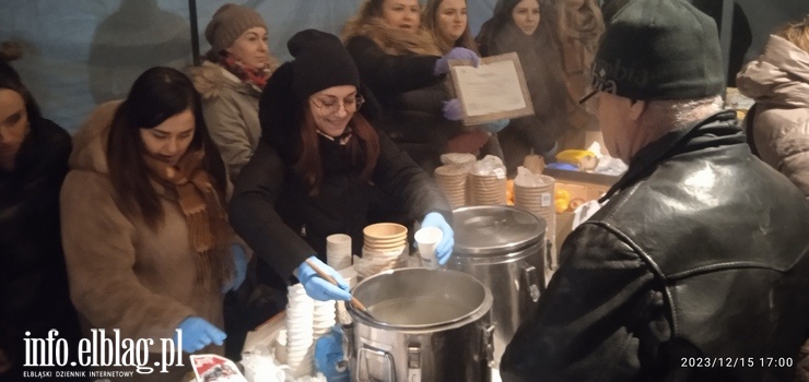 Wigilijne spotkanie na placu Dworcowym. "Chcemy nieść ludziom miłość i wsparcie"