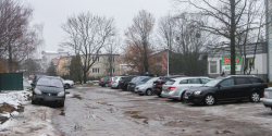  Fatalny stan parkingu przy przychodni. „Kiedy ten problem zostanie rozwizany?”