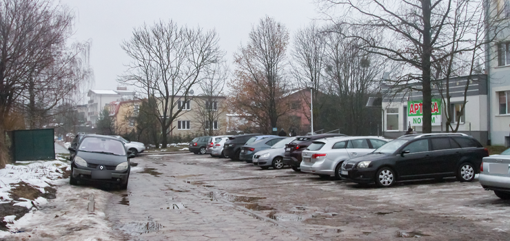  Fatalny stan parkingu przy przychodni. „Kiedy ten problem zostanie rozwiązany?”