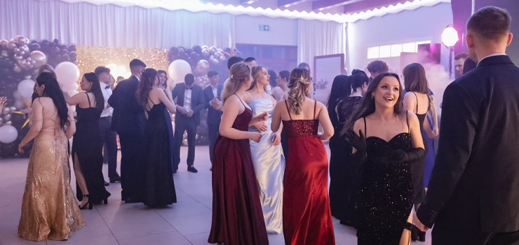 To był magiczny czas. Za nami studniówka Zespołu Szkół Technicznych w Elblągu (zobacz zdjęcia)