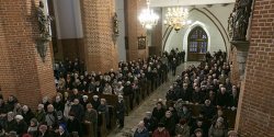  Radny w obronie uczestnik�w nabo�e�stw. „Wyst�py s� tak g�o�ne, �e nie s�ycha� kap�ana”