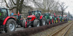 "Ch�opski bunt"�sparali�owa� miasto. Rolnicy protestuj� na ulicach�Elbl�ga�(zobacz zdj�cia)
