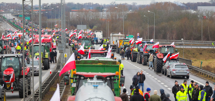 Elblg: Rolnicy protestuj na obwodnicy. Kilkaset maszyn zablokowao drog S7 (zdjcia)