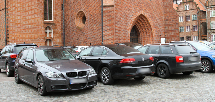 Elblg: Koci ukrci proceder parkowania przy katedrze?