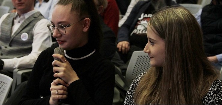 Młodzież w Elblągu nie ma swojego miejsca? "Zostaje nam centrum handlowe, parki, zakamarki"