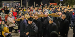 Droga Krzyowa w Elblgu. Wierni przeszli ulicami miasta (zobacz zdjcia)