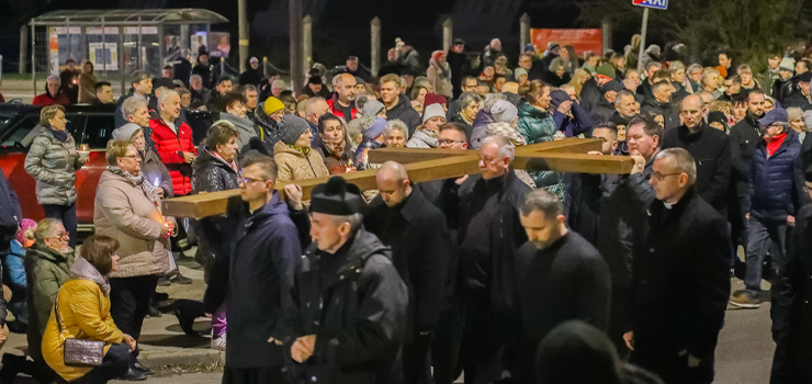 Droga Krzyżowa w Elblągu. Wierni przeszli ulicami miasta (zobacz zdjęcia)