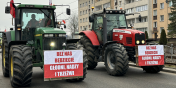 Rolnicy zmieniaj form protestu na paczki obornika przed biurami parlamentarzystw