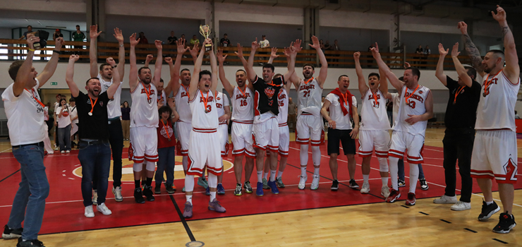Elbląscy koszykarze z pucharem za awans