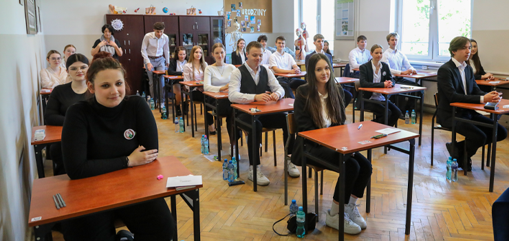 To już dzisiaj! W Elblągu ponad 1 tys. osób rozpoczęło maturalny maraton (zobacz zdjęcia z II LO)