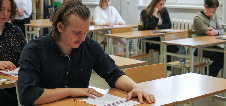 Matura 2024. Dziś egzamin z języka angielskiego (zobacz zdjęcia z III LO)