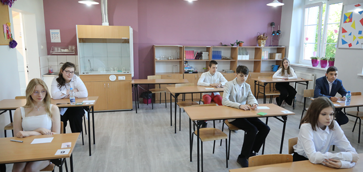 Egzamin ósmoklasisty. W Elblągu podeszło do niego 500 uczniów, zdecydowanie mniej niż przed rokiem