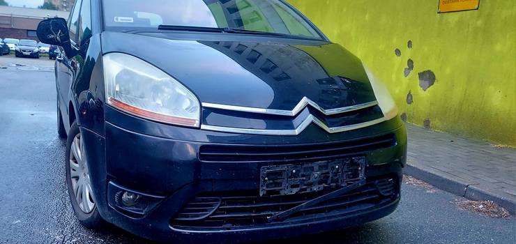 Uderzył w inne auto i zgubił tablice. Kierowca miał 3 promile