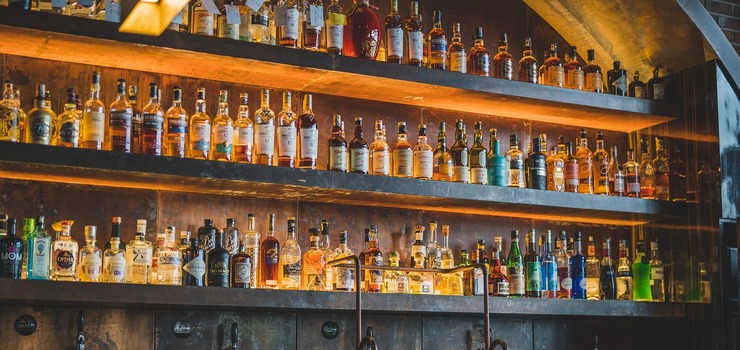 Sondaż IBRiS dla Radia ZET: Polacy podzieleni w sprawie zakazu sprzedaży "małpek"