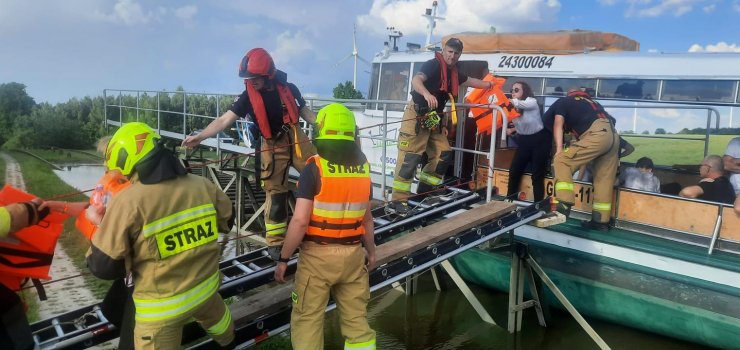 Ewakuacja pasażerów statku z Pochylni