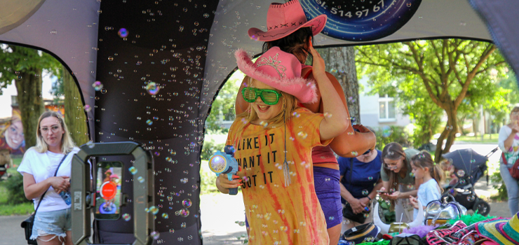 Dni Elbląga 2024. Fotobudka, czyli pamiątkowe zdjęcie ze święta miasta (zobacz zdjęcia)