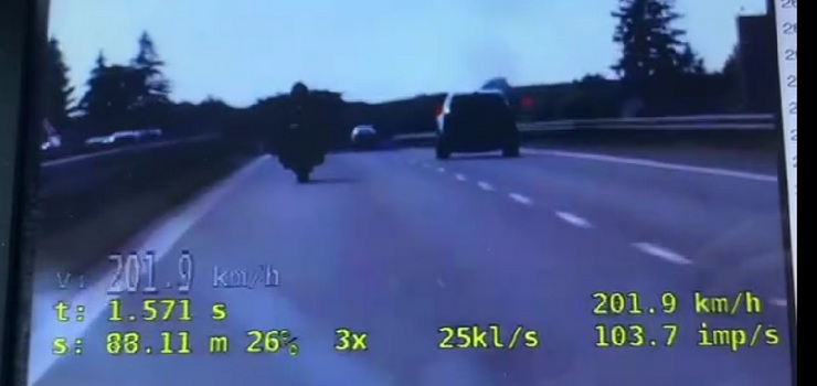 Motocyklista pędził ponad 200 k/h. Zapłaci 2,5 tys. zł mandatu