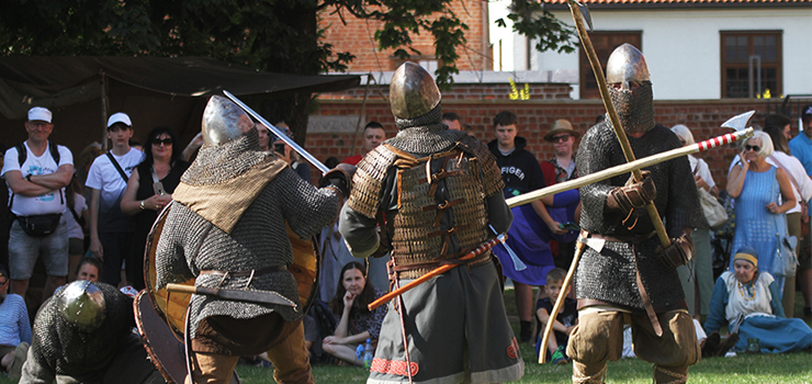 Elbląg: Walki wojów, rejsy wikińską łodzią i dużo więcej. Za nami Truso Fest