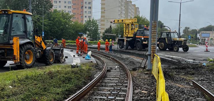 Elbląg: Trwa remont torowiska. Utrudnienia w ruchu, zmiany w komunikacji miejskiej