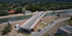 Pop�kane �ciany i zniszczone drogi. Ta inwestycja da�a si� we znaki mieszka�com Nowakowa